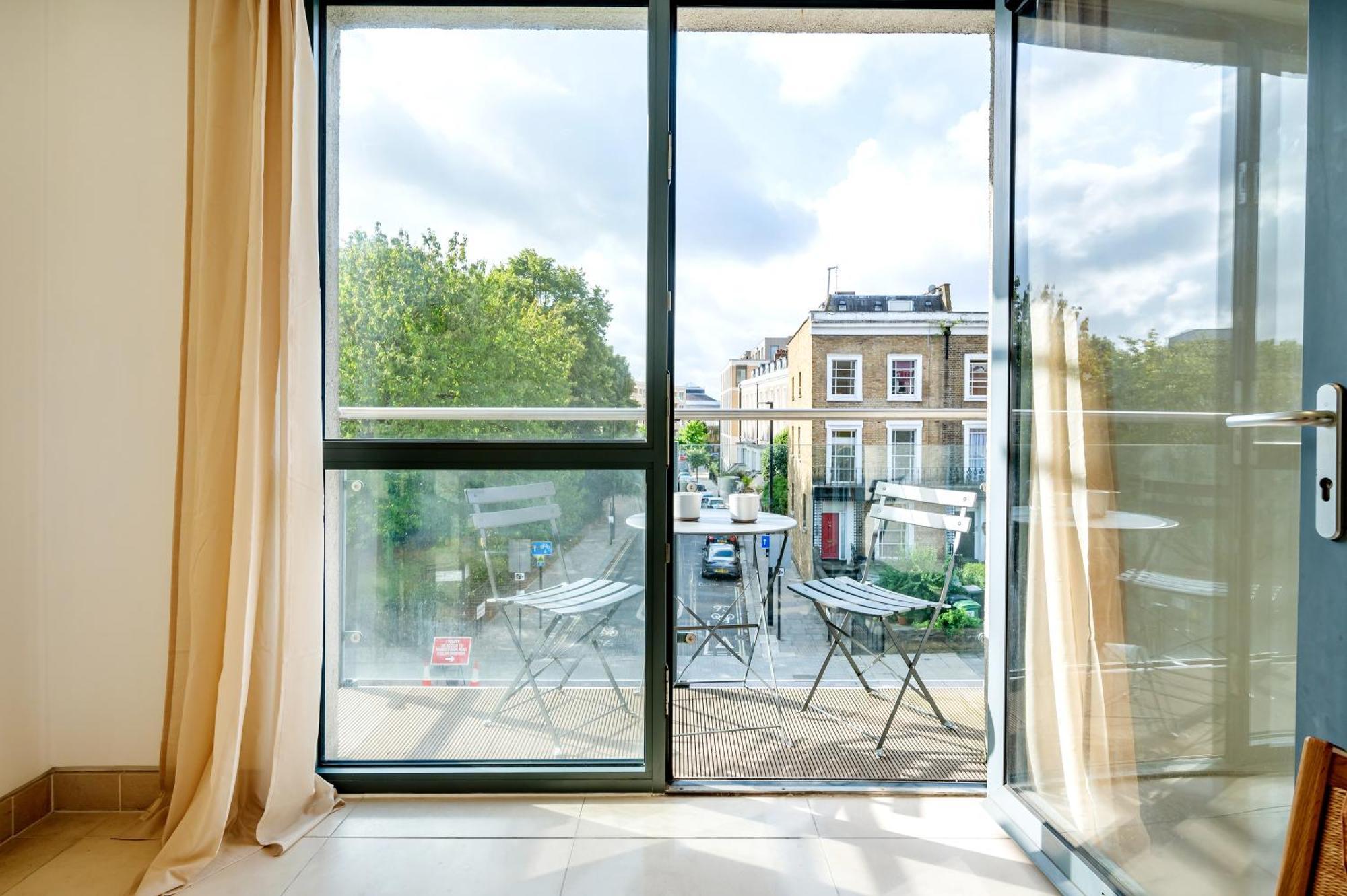 Appartement Urban Haven A Central Modern Gem